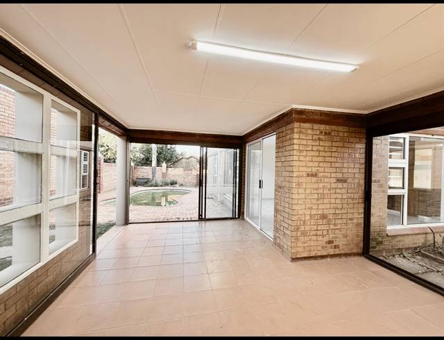 4 BEDROOM TOWNHOUSE FOR SALE IN AVIARY HILL